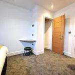 Alberton - Spacious - Newly Renovated *