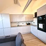 Alberton - Spacious - Newly Renovated Apartamento Bristol