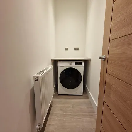 Alberton - Spacious - Newly Renovated