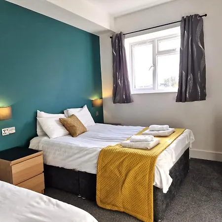 Alberton - Spacious - Newly Renovated