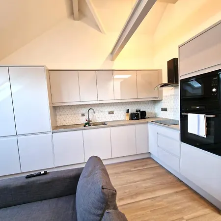 Alberton - Spacious - Newly Renovated Апартаменты Бристоль