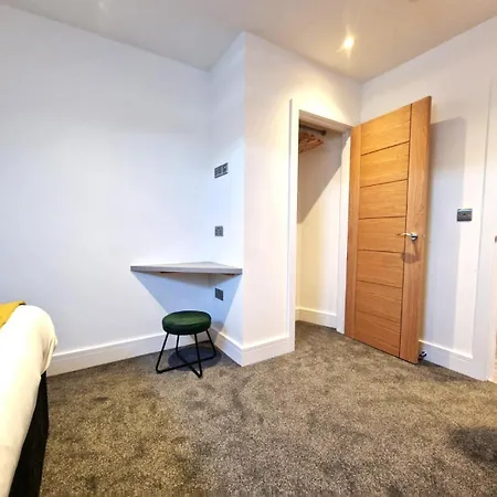 Alberton - Spacious - Newly Renovated *