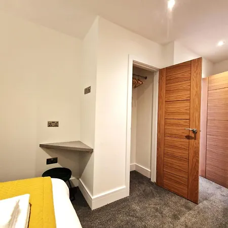 Alberton - Spacious - Newly Renovated Апартаменты Бристоль