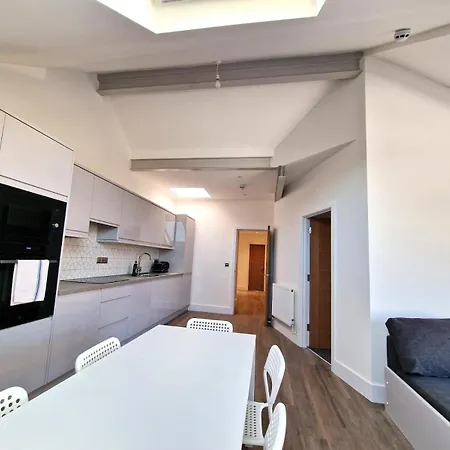 Alberton - Spacious - Newly Renovated Бристоль