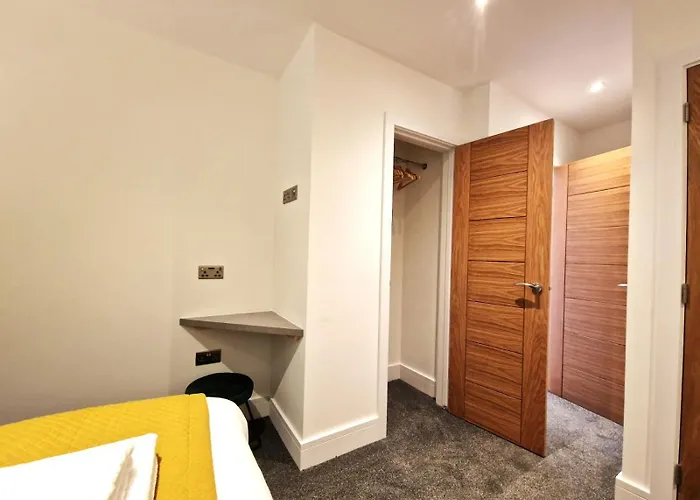 Alberton - Spacious - Newly Renovated Апартаменти Бристоль