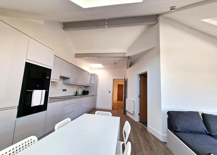 Alberton - Spacious - Newly Renovated Bristol