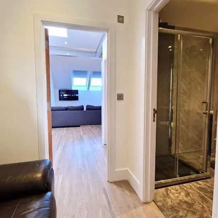 Alberton - Spacious - Newly Renovated