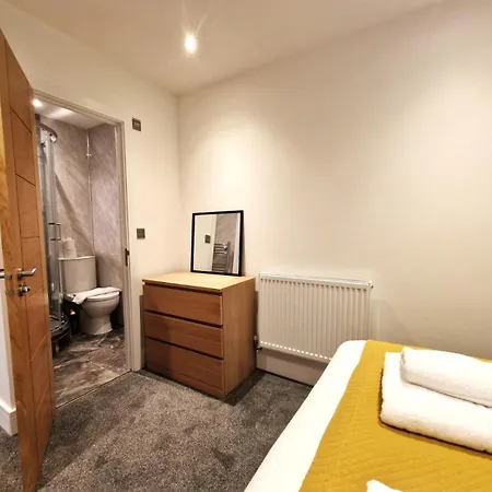 Alberton - Spacious - Newly Renovated Апартаменты Бристоль