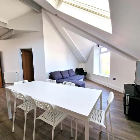 Alberton - Spacious - Newly Renovated