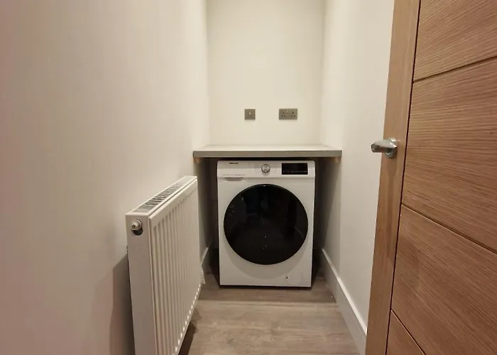 Alberton - Spacious - Newly Renovated