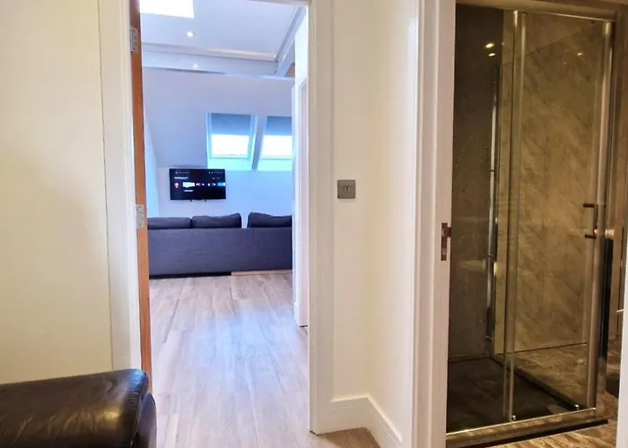 Alberton - Spacious - Newly Renovated