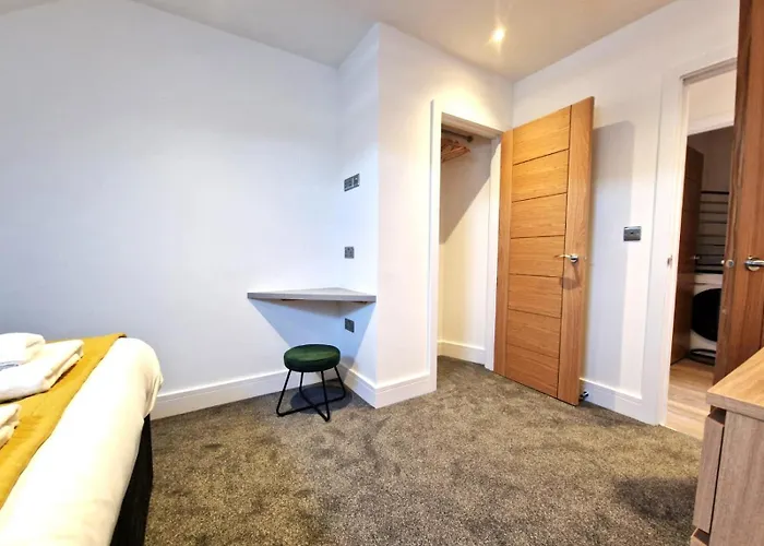 Alberton - Spacious - Newly Renovated *